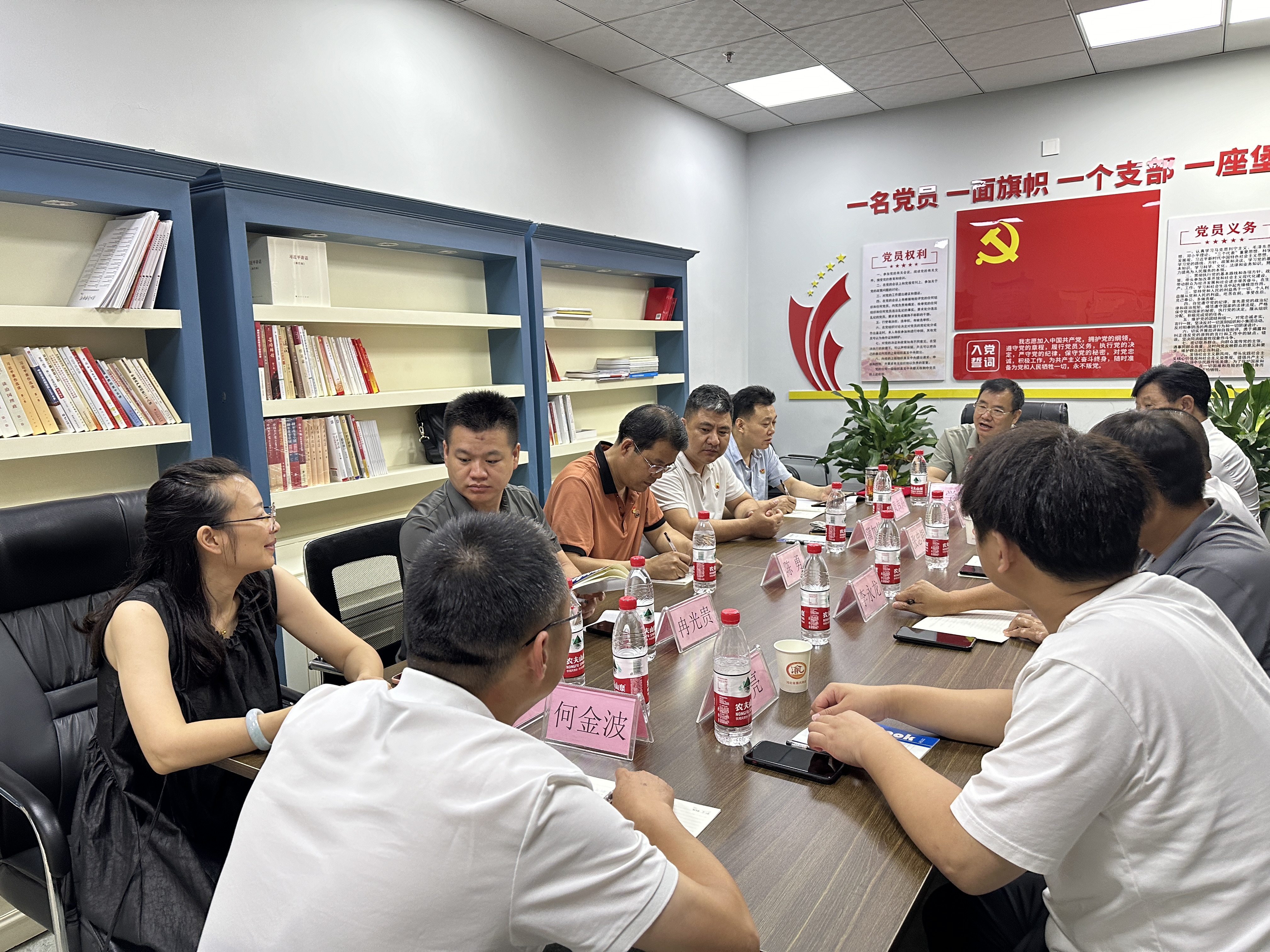 河北省重庆商会党支部召开学习会议